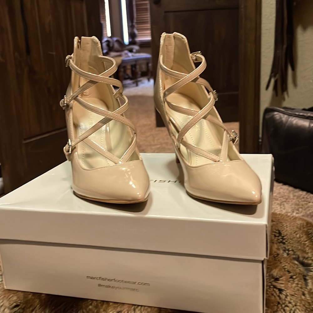 Marc Fisher, “Danger 2”, Size 6.5, Light Natural Crisscross 👠 Heels 👠